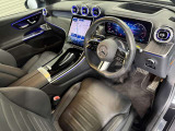 メルセデスのシートは、少し硬めに出来ておりますので、長時間の運転でも疲れにくく、安全にドライビングをお楽しみ頂けます