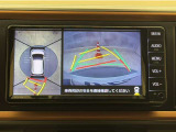 真上から見下ろしたような視点で車とその周囲を確認出来る画面と、車両後方を映し出すバックモニター画面の2つを表示してくれます。