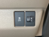 ハンドルの右側にはヘッドライトレベライザーとVSA(ABS+TCS+横滑り抑制)の解除スイッチがついています。ヘッドライトレベライザーは道路状況や積荷の加重に応じてライトの高さを調節できます。