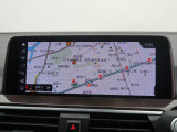 【純正ナビゲーション】BMWのナビゲーションは操作性も良く、詳細な地図情報と交通状況を見やすく表示し、快適なドライビングをサポートしながら目的地までナビゲートします。