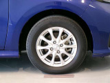 社外のアルミホイールになります。タイヤサイズは175/70R14です。