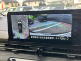 アラウンドビューモニター(全方位カメラ)付きなので、狭い道も車庫入れも丸見えで安心!ソナーで障害物を警告するのでバックが苦手な方も、得意な方も安全度UP!