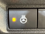 【ステアリングヒーター】冬場に冷たくなりやすい革巻きステアリングを、スイッチ一つで素早く適温に!エアコンよりも早く温まってくれるので、寒い日の運転も快適になりますね♪
