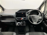 見通しのよいすっきりとした視界で、誰でも運転しやすいです。運転のしやすさは疲れにくさにも繋がりますよ♪