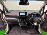 見易い計器類と運転し易いドライビングポジションは、視角も少なく前方&左右の見切りが良く運転し易いクルマです
