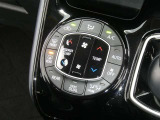 【オートエアコン】車内温度を感知して自動で温度調整をしてくれるのでいつでも快適な車内空間を創り上げます!どの席に座っても快適なドライブが楽しめます♪