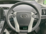 インテリアに合わせたデザインのステアリングは、運転される方のことも考え、運転しやすい形状、大きさです。是非一度、実際に触ってお確かめください。
