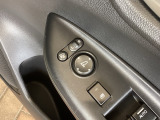 狭い駐車場で便利な電動格納ドアミラーが付いています。