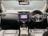 運転席周りになります。内装色はブラックです。