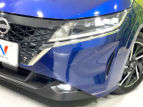 【LEDヘッドライト】悪天候や夜間走行時も良好な視界を確保し安心して運転できる高輝度LEDヘッドライトを装備!点灯速度が早く、消費電力も抑えられています。
