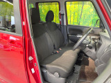 運転席シート廻りは使用感も少なく、良好な状態となっています。前オーナー様が丁寧に使っていたことがよくわかりますね。