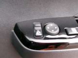 ドアミラーの鏡面の調節、格納は運転席からすべて操作できます!