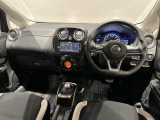 気持ちよく視界が広がる、開放的な運転席です