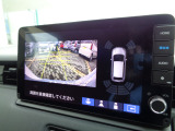 バックカメラの画像です。ガイドラインがスムースな車庫入れをサポートいたします。車庫入れの安心感がアップしますね。