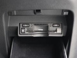 広がる運転支援サービスETC2.0搭載。全国の高速道路に設置されたITSスポットと双方向通信を図り、広域な道路交通情報や安全運転をサポートする情報を得て、音声やナビ画面上にタイムリーにお知らせします。