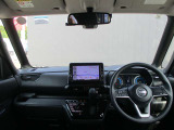 フロントガラスが広く視界が広々としているので、運転がとてもし易いです