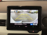 後方確認はバックカメラにお任せ♪後退時に便利で、駐車が楽になります♪