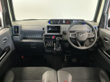 【インパネ】運転のしやすさを最優先に設計された見晴らしの良いフロントビュー。車両間隔が掴みやすく狭い道でも安心♪「安全」と「品質」を最優先に、安心してお乗りいただけるクルマを提供いたします。