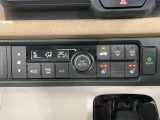 【シートヒーター】寒い日に重宝するシートヒーター!エアコンより早く温まってくれるので寒がりの人も安心ですね♪エアコンの温風は乾燥するから苦手、という方にもをおすすめです。
