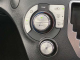 オートエアコンは温度を設定するだけで、自動で風量などを設定してくれます。運転しながら操作も必要ないので、安全性も向上します。