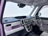 ダイハツのお店では、ダイハツ車を知り尽くしたプロフェッショナルが、専用の診断機器を使って各システムを点検しております。