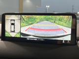 【マルチテレインモニター】車のフロントやサイドのカメラ画像を同時にモニター表示することで、悪路や狭い道を走行時でも周囲の状況確認ができ安心!本格SUVにうれしい装備です♪