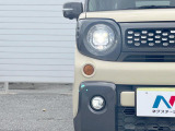 【LEDヘッドライト】悪天候や夜間走行時も良好な視界を確保し安心して運転できる高輝度LEDヘッドライトを装備!点灯速度が早く、消費電力も抑えられています。