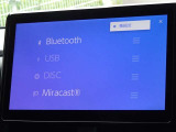 CD・DVD(再生機能)・ブルートゥース等を使用することができます。