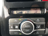 操作しやすいオートエアコン。車内をいつも快適に保つ事が出来ます。