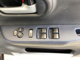 ドアミラーのスイッチは運転席ドアにあります。