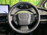 【ステアリングヒーター】冬場に冷たくなりやすい革巻きステアリングを、スイッチ一つで素早く適温に!エアコンよりも早く温まってくれるので、寒い日の運転も快適になりますね♪
