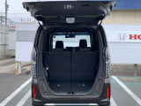 ホンダの新車も全て取り扱っております。ホンダの整備士がいるサービス工場も併設しているので、点検、整備、車検、全てお任せ下さい。店内は落ち着いたショールームにキッズスペースもございます。