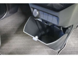 使いやすい収納が沢山あるのもルーミーの魅力です。センタークラスターには大型のボックス収納を装備しています。取り外しが出来るのでダストボックスとして使用しても便利ですよ。
