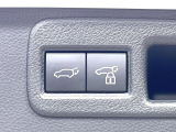 【パワーバックドア】スマートキーや運転席のボタンを押すだけでリアゲートが自動で開閉します!荷物を持っている時や、高い位置にあるバックドアを閉める際に便利な機能です♪