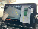 車を上からの見下ろした視点で駐車をサポートするパノラマモニターを搭載。運転席から確認しにくい車両周囲の状況を確認できます。