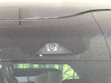 【ホンダセンシング】走行中に前方の車両等を認識し、衝突しそうな時は警報とブレーキで衝突回避と被害軽減をアシスト。より安全にドライブをお楽しみいただけます。