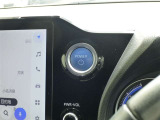 プッシュスタートスイッチを押すだけでエンジンを始動させることができます。