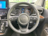 インテリアに合わせたデザインのステアリングは、運転される方のことも考え、運転しやすい形状、大きさです。是非一度、実際に触ってお確かめください。