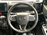 インテリアに合わせたデザインのステアリングは、運転される方のことも考え、運転しやすい形状、大きさです。是非一度、実際に触ってお確かめください。