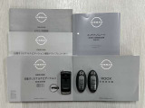 キーをバックやポケットに入れたまま、ドアリクエストキーを押すだけ開閉する、便利なインテリジェントキー2個とリモコンエンジンスターターが付いております。