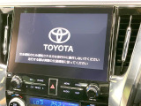 【メーカー純正ナビ】インテリアに溶け込むスタイリッシュな「専用設計」メーカーナビを装備♪視認性や操作性など基本性能にも優れ、より上質なカーライフをお楽しみいただけます。