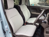 フィット感のあるシート。しっかりと支えてくれるので、長時間の運転を快適にサポートしてくれます。