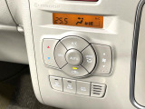 【オートエアコン】一度お好みの温度に設定すれば、車内の温度を検知し風量や温度を自動で調整。暑い&hellip;寒い&hellip;と何度もスイッチ操作をする必要はありません。快適な車内空間には必須の機能ですね♪