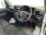 見通しのよいすっきりとした視界で、誰でも運転しやすいです。運転のしやすさは疲れにくさにも繋がりますよ♪