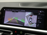 【アラウンドビューモニター】バックカメラに加え、360度のカメラで駐車も楽々。駐車が苦手な方でも安心してお乗りいただけます。