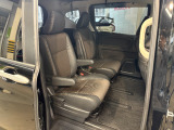 見通しの良い運転席回りとなっておりますので安心して運転をして頂けます!窓が大きいので明るく開放的な室内です