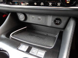 置くだけ充電付きで携帯の充電が可能!