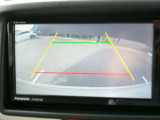 バックカメラもついています!シフトをRにいれるとこんな感じに映し出されるので、後退時には安全確認できますよ!