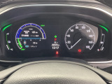 マルチインフォメーションディスプレイです。燃費や走行距離が分かり、半ドアなど車に異常がある際に警告してくれます。車に乗る楽しみが増えますね。