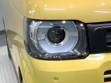 LEDヘッドライトは、点灯の瞬間から最大光量を発揮し、突然暗くなるトンネルなどでの安定感を高めます。